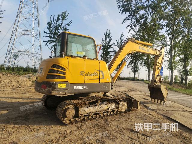右后45(整機(jī)外觀) 右后45(整機(jī)外觀)