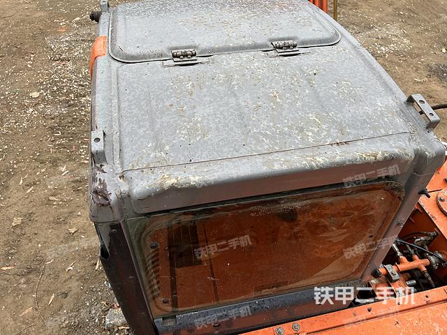 驾驶室顶部（整机外观）