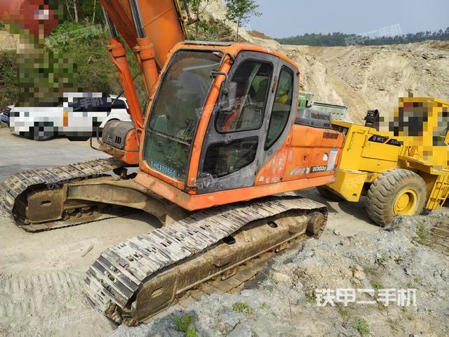 駕駛室左前45度(駕駛室部分) 駕駛室左前45度(駕駛室部分)