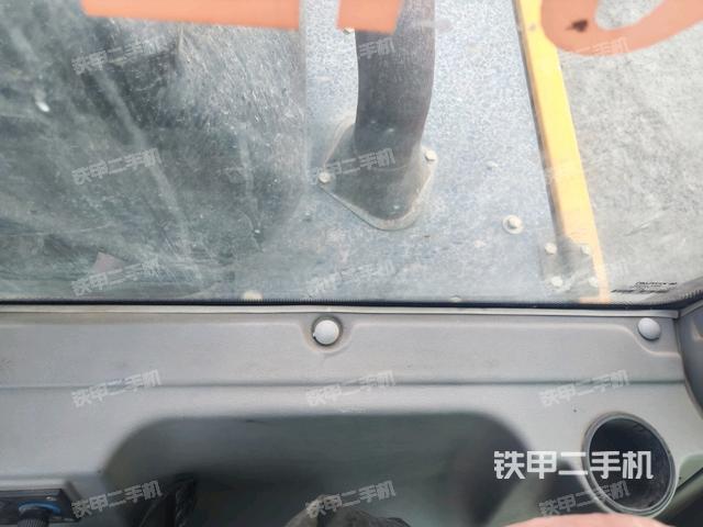 座椅右側(cè)控制臺/鑰匙門/油門/含右手柄(駕駛室部分) 座椅右側(cè)控制臺/鑰匙門/油門/含右手柄(駕駛室部分)