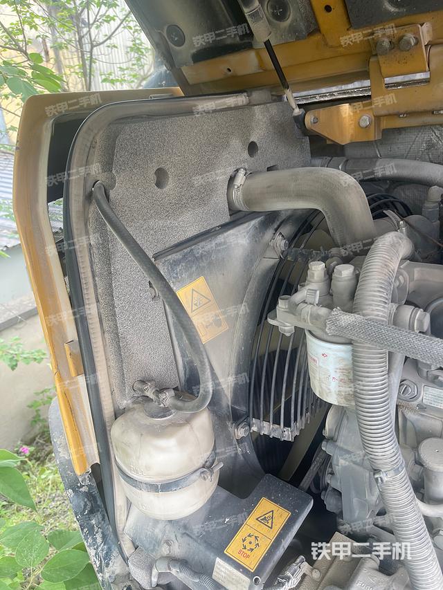 回轉(zhuǎn)馬達和主控閥（整機外觀）