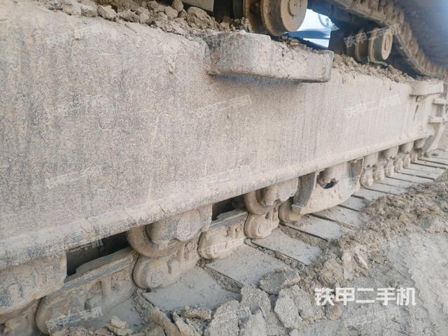 右側(cè)履帶整體(行走機(jī)構(gòu)) 右側(cè)履帶整體(行走機(jī)構(gòu))