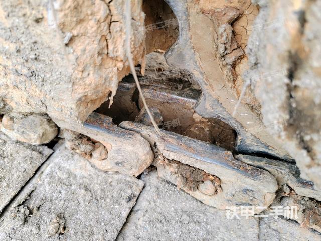 右側(cè)履帶整體?（行走機(jī)構(gòu)）