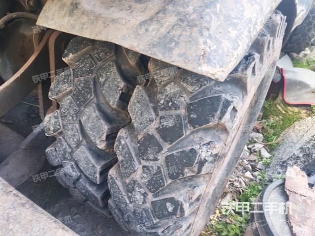 左側(cè)履帶整體?(行走機(jī)構(gòu)) 左側(cè)履帶整體?(行走機(jī)構(gòu))