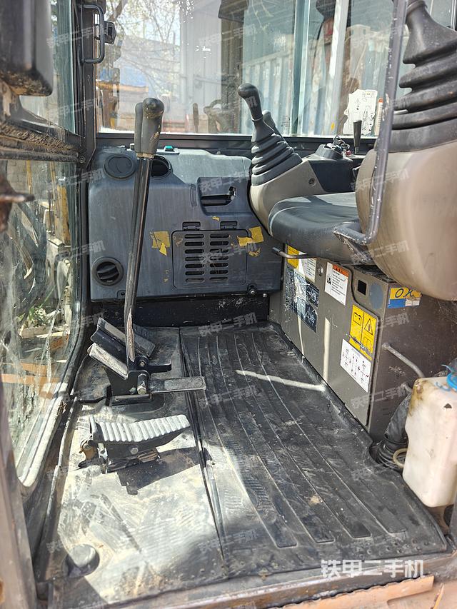 駕駛室整體（整機(jī)外觀）