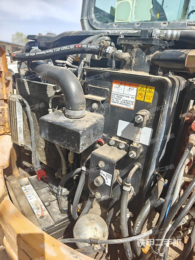 液壓泵艙室正面整體（整機(jī)外觀）