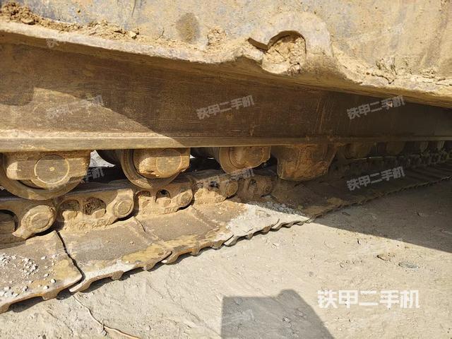 右側(cè)履帶整體(行走機(jī)構(gòu)) 右側(cè)履帶整體(行走機(jī)構(gòu))