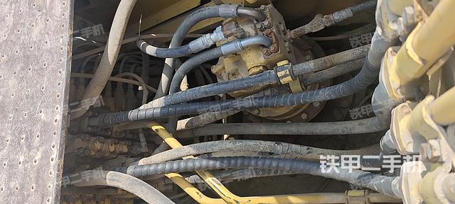 回转马达和主控阀（整机外观）