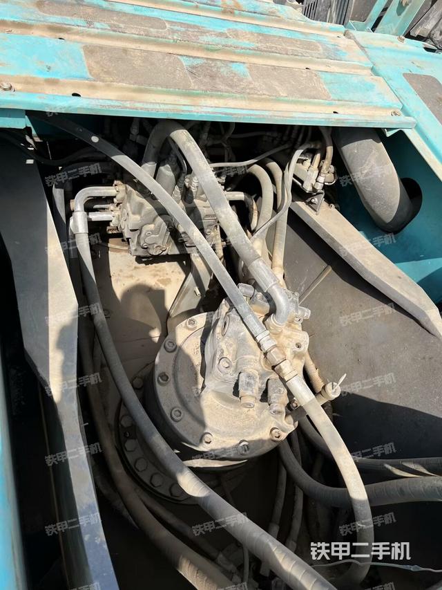 回轉馬達和主控閥（整機外觀）