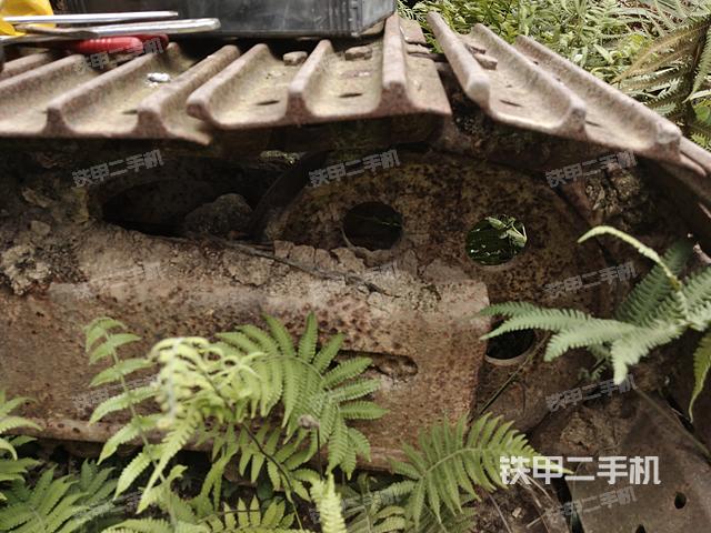 單側(cè)履帶整體(整機(jī)外觀) 單側(cè)履帶整體(整機(jī)外觀)