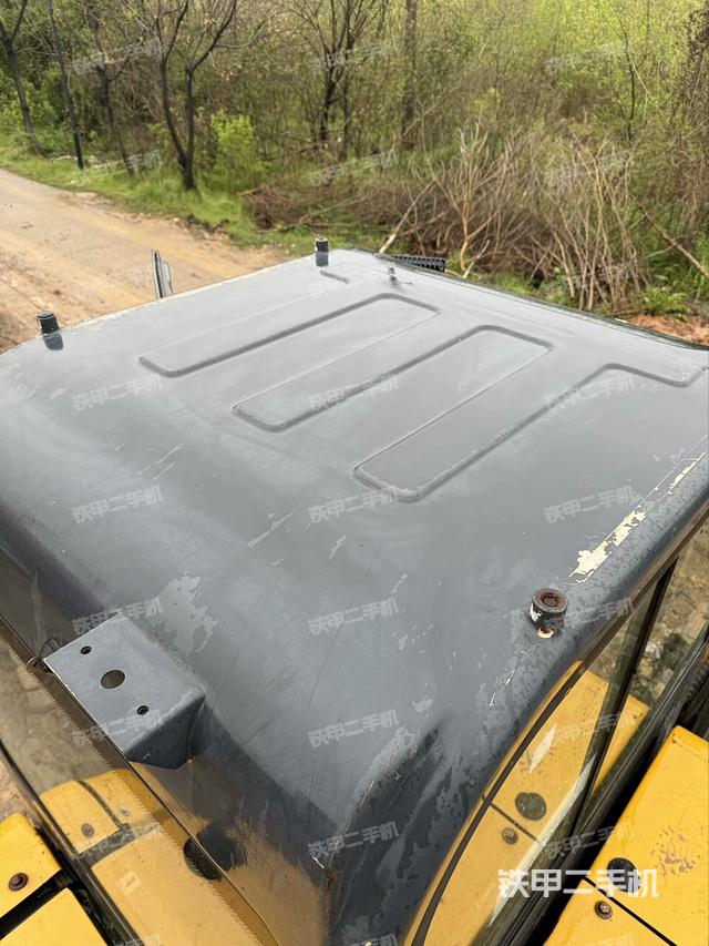 駕駛室頂部（整機外觀）