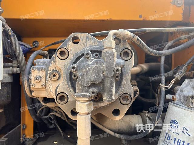 液壓泵艙室正面整體(整機(jī)外觀) 液壓泵艙室正面整體(整機(jī)外觀)