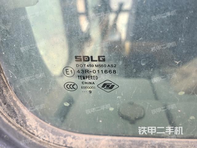 后窗玻璃角標（駕駛室部分）