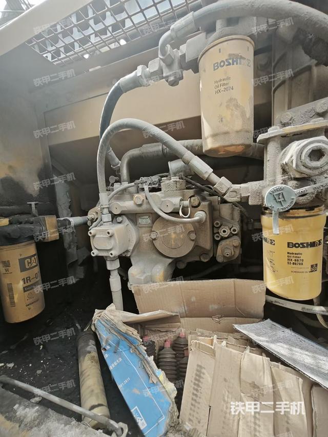 液壓泵艙室正面整體（整機(jī)外觀）