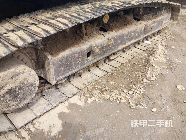 單側(cè)履帶整體(整機外觀) 單側(cè)履帶整體(整機外觀)