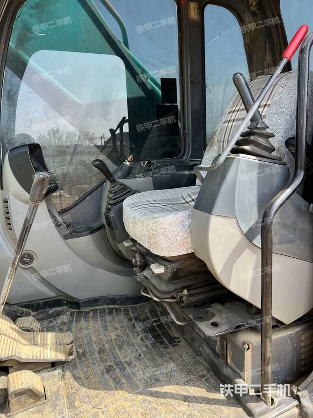 駕駛室整體（整機外觀）