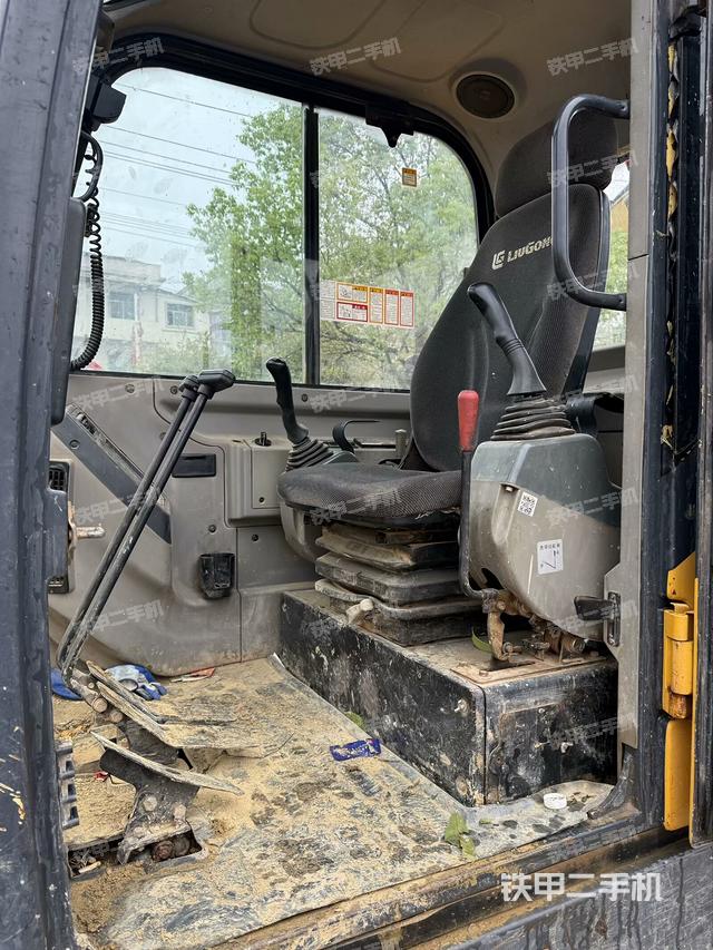 駕駛室整體（整機外觀）