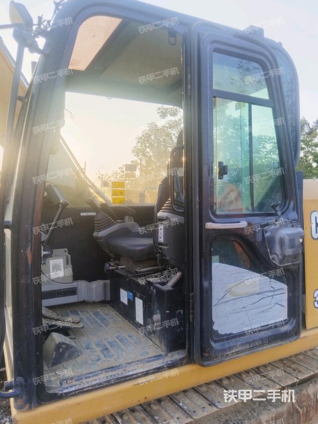 座椅右側(cè)控制臺(tái)/鑰匙門(mén)/油門(mén)/含右手柄（駕駛室部分）