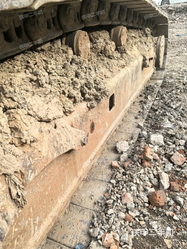 右側(cè)履帶整體(行走機(jī)構(gòu)) 右側(cè)履帶整體(行走機(jī)構(gòu))