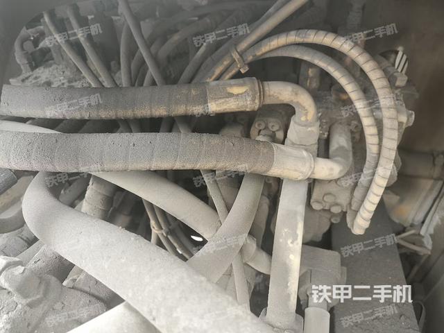 回轉(zhuǎn)馬達(dá)和主控閥（整機(jī)外觀）