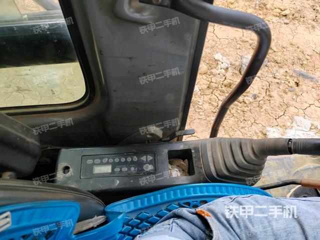 座椅右側(cè)控制臺/鑰匙門/油門/含右手柄（駕駛室部分）