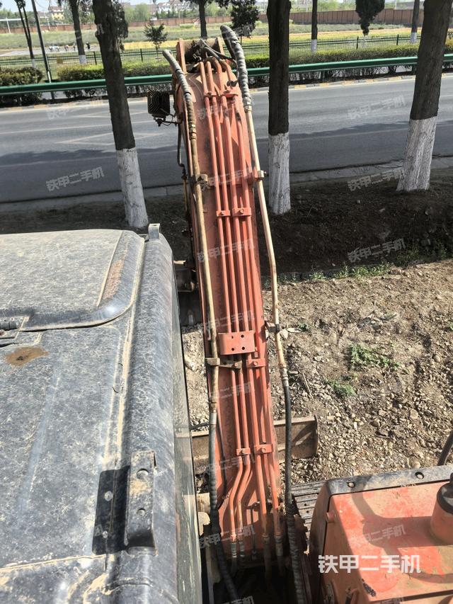 大臂背部俯視（工作和回轉(zhuǎn)裝置）