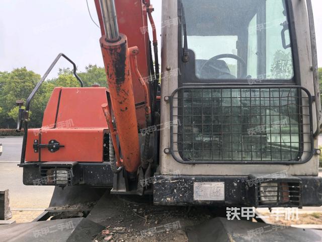 轉(zhuǎn)盤和下車架正前(工作和回轉(zhuǎn)裝置) 轉(zhuǎn)盤和下車架正前(工作和回轉(zhuǎn)裝置)