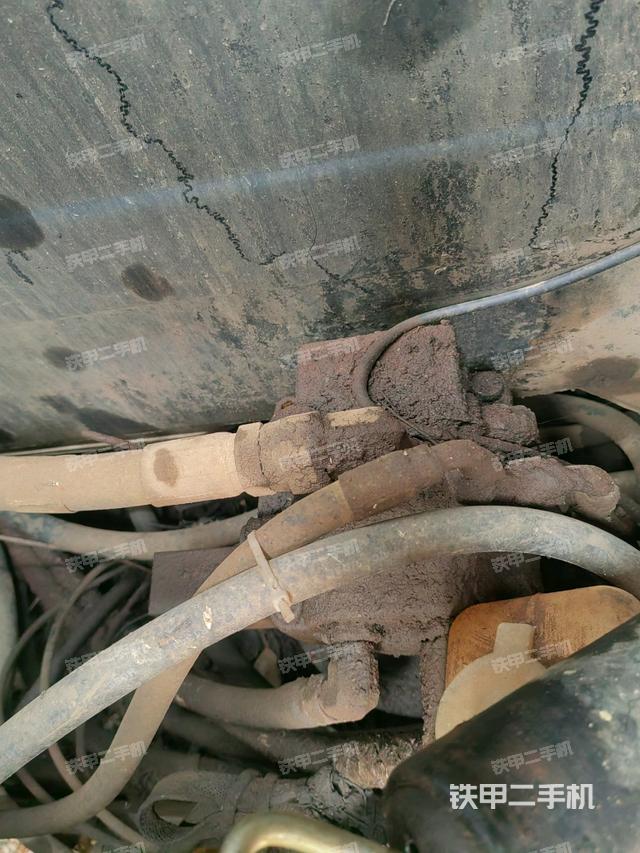 回轉(zhuǎn)馬達和主控閥（整機外觀）