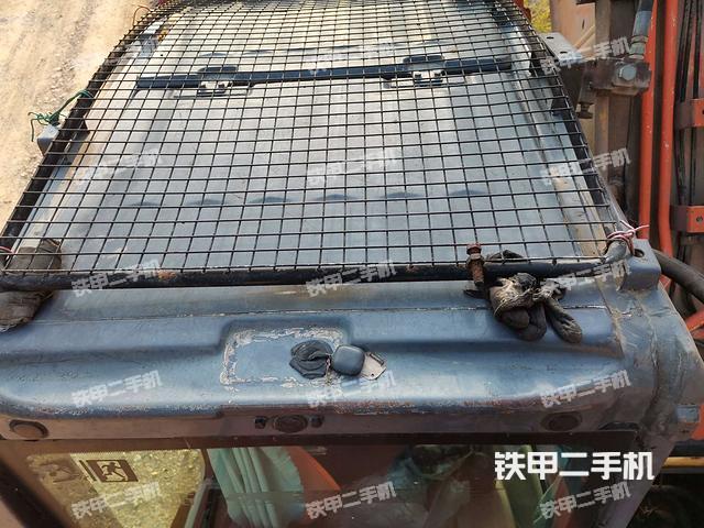 驾驶室顶部（整机外观）