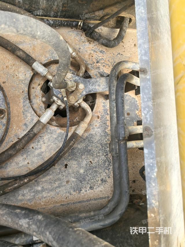 中央回轉(zhuǎn)接頭特寫(xiě)(上車(chē)部件) 中央回轉(zhuǎn)接頭特寫(xiě)(上車(chē)部件)