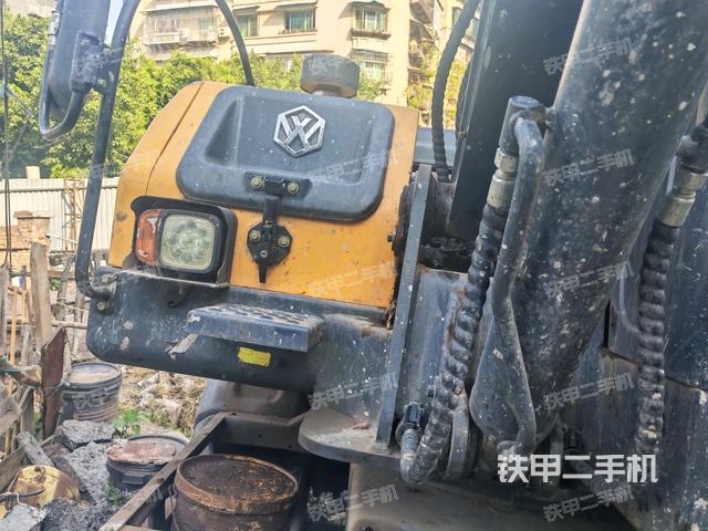 轉(zhuǎn)盤和下車架正前(工作和回轉(zhuǎn)裝置) 轉(zhuǎn)盤和下車架正前(工作和回轉(zhuǎn)裝置)