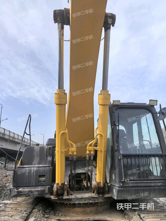 大臂油缸整體?豎拍(工作和回轉(zhuǎn)裝置) 大臂油缸整體?豎拍(工作和回轉(zhuǎn)裝置)