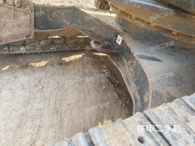 轉(zhuǎn)盤(pán)和下車(chē)架正前（工作和回轉(zhuǎn)裝置）