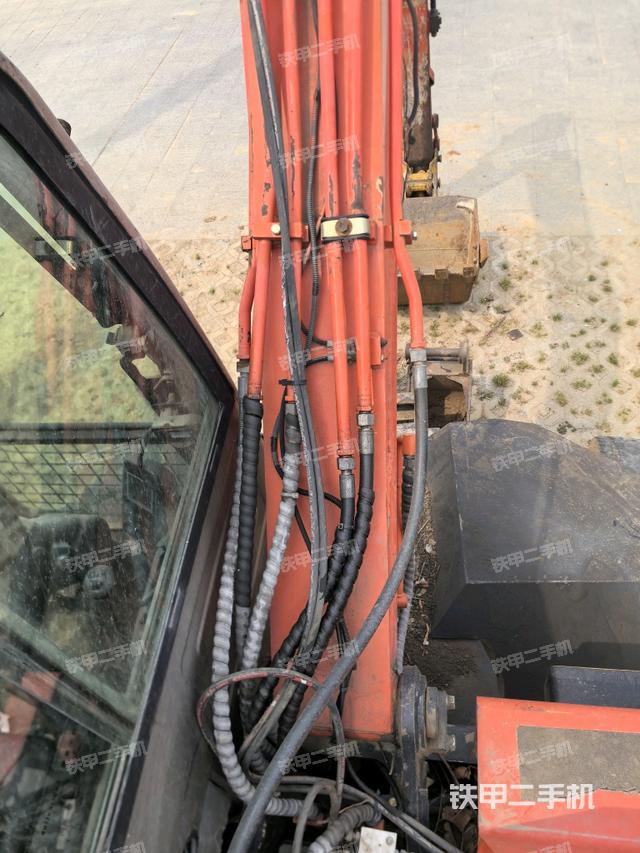 大臂背部俯視(工作和回轉(zhuǎn)裝置) 大臂背部俯視(工作和回轉(zhuǎn)裝置)