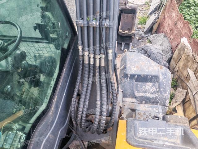 大臂背部俯視(工作和回轉(zhuǎn)裝置) 大臂背部俯視(工作和回轉(zhuǎn)裝置)