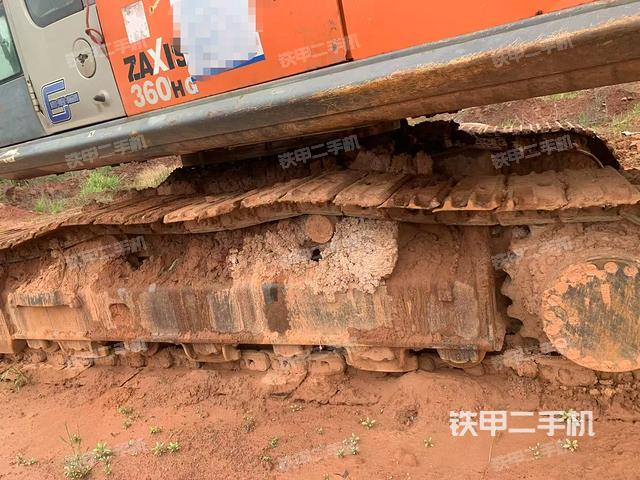 單側(cè)履帶整體(整機(jī)外觀) 單側(cè)履帶整體(整機(jī)外觀)