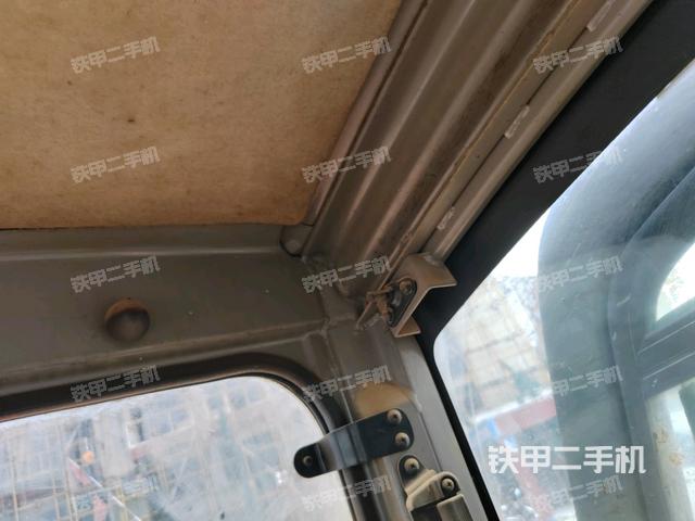 左后方玻璃角標(biāo)（駕駛室部分）