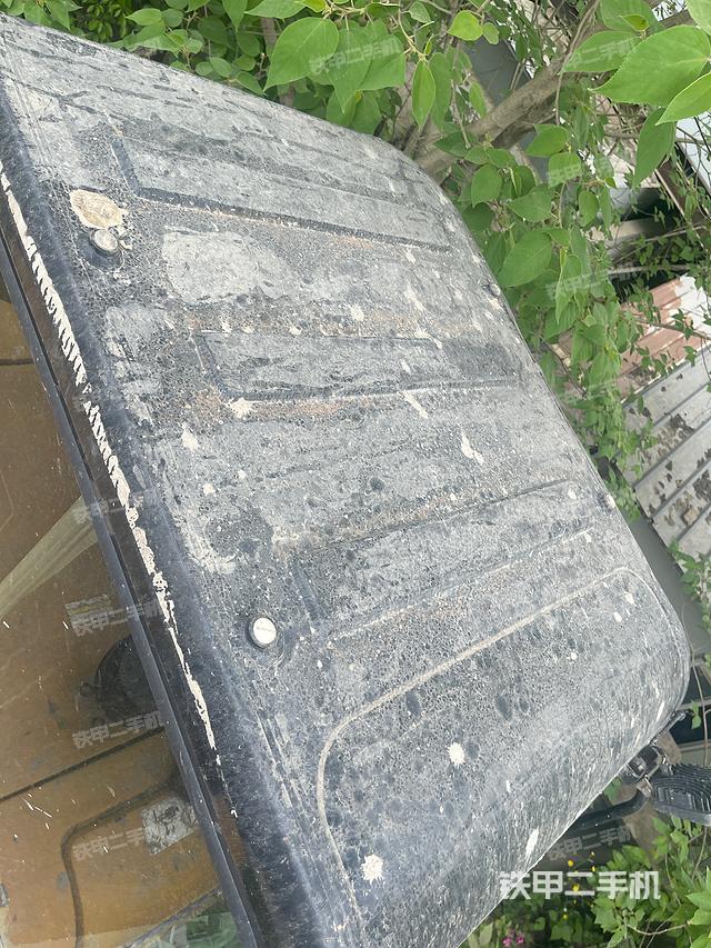 駕駛室頂部（整機外觀）