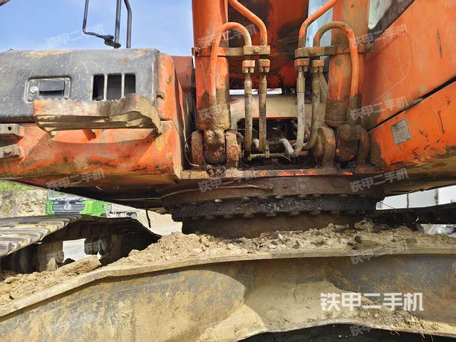 大臂油缸整體?豎拍(工作和回轉(zhuǎn)裝置) 大臂油缸整體?豎拍(工作和回轉(zhuǎn)裝置)