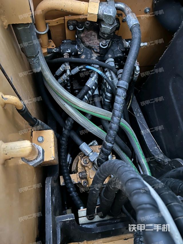 回轉(zhuǎn)馬達和主控閥（整機外觀）