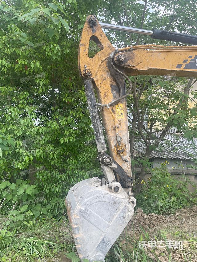 駕駛室整體（整機外觀）