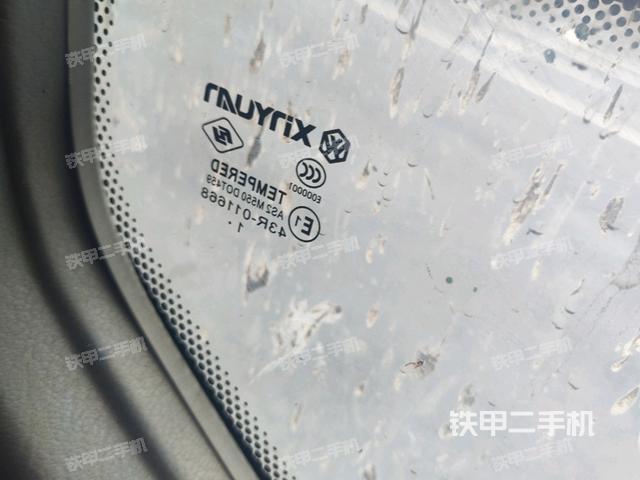 左后方玻璃角標(biāo)(駕駛室部分) 左后方玻璃角標(biāo)(駕駛室部分)