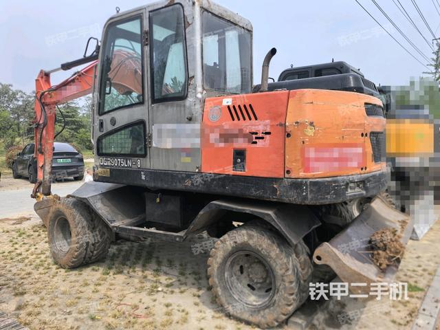 晋工JGM9075LN-8挖掘机的设备实拍-第2张实拍照片
