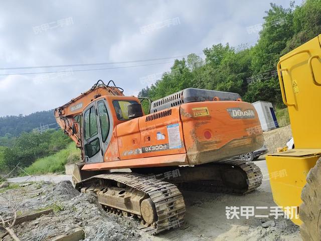 左后45(整機(jī)外觀) 左后45(整機(jī)外觀)