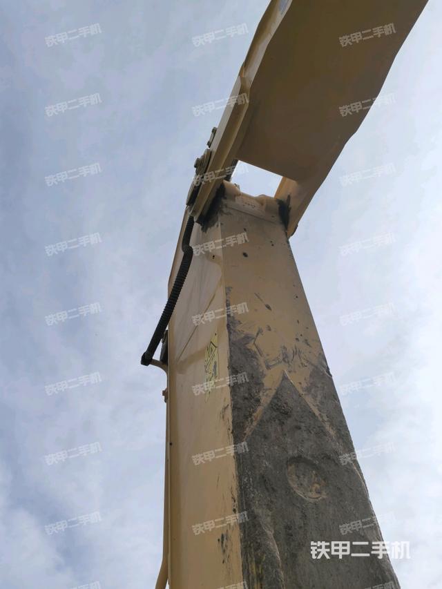 小臂整體左后(工作和回轉(zhuǎn)裝置) 小臂整體左后(工作和回轉(zhuǎn)裝置)