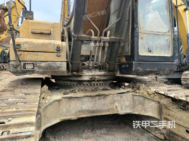 大臂油缸整體?豎拍(工作和回轉(zhuǎn)裝置) 大臂油缸整體?豎拍(工作和回轉(zhuǎn)裝置)