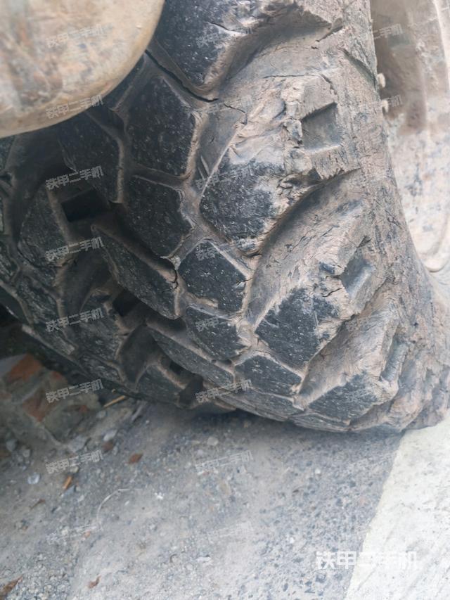 右側(cè)履帶整體?(行走機(jī)構(gòu)) 右側(cè)履帶整體?(行走機(jī)構(gòu))