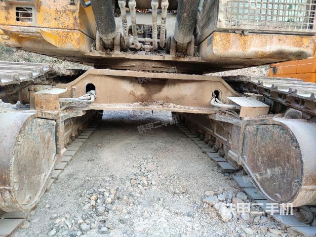 轉(zhuǎn)盤和下車架正前（工作和回轉(zhuǎn)裝置）