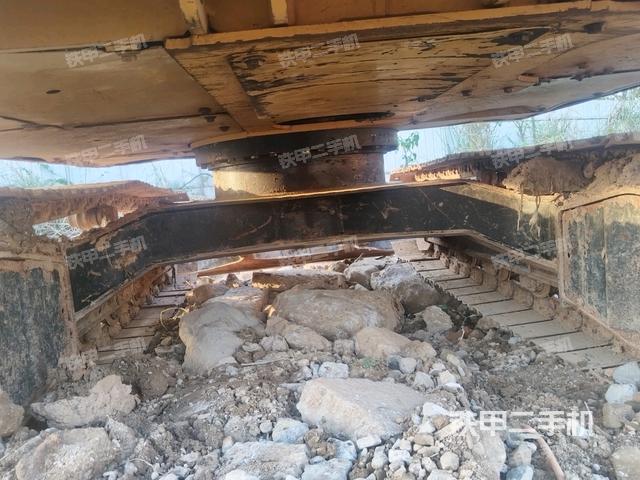 轉(zhuǎn)盤(pán)和下車(chē)架正前（工作和回轉(zhuǎn)裝置）