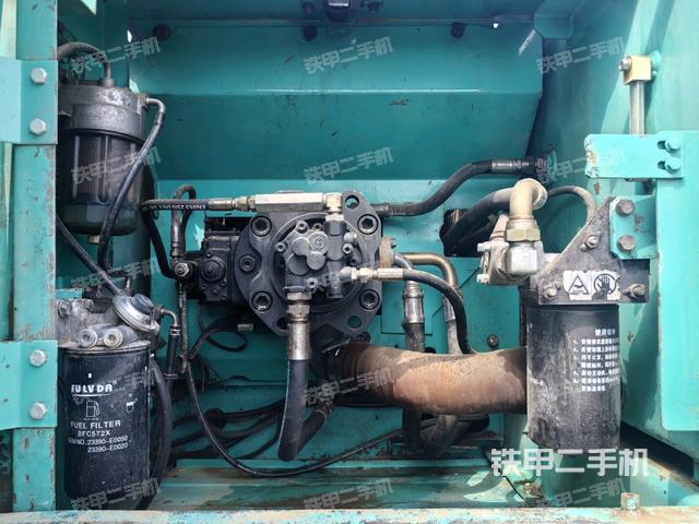 液壓泵艙室正面整體(整機外觀) 液壓泵艙室正面整體(整機外觀)